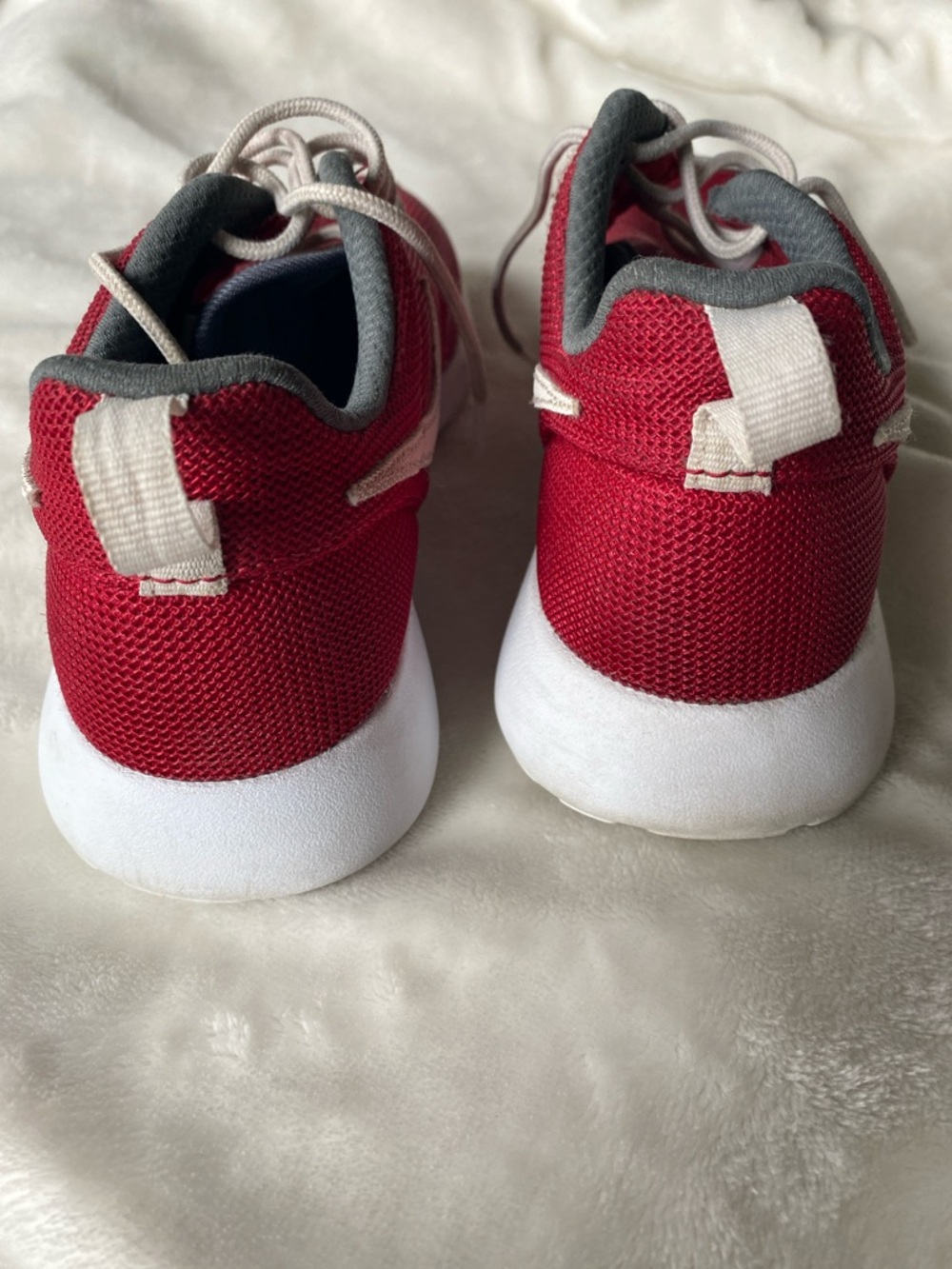 Red Nike Roshe Run - Picture 8 of 8
